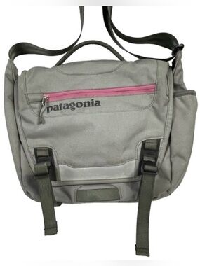 Patagonia Gray Canvas Messenger Bag with Pink Zip